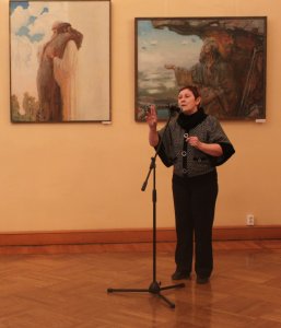 На выставке Михаила Копьева в Вологодской областной филармонии имени В.А. Гаврилина. Фото 2011 г.
