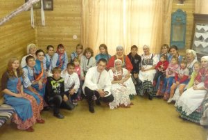 Волонтерский отряд «Импульс» и ансамбль «Вашкица» на празднике в музее