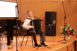 Выпускник Вологодского колледжа искусств, лауреат международных конкурсов Александр Комельков