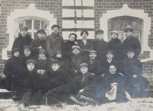 Сотрудники музея. Январь 1928 года. Фото из семейного архива