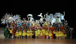 Шоу-балет «Фиеста» после юбилейного концерта в ДК ПЗ 1 марта 2013 года