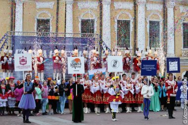 Красочным шоу открылся XII Международный театральный фестиваль «Голоса истории»