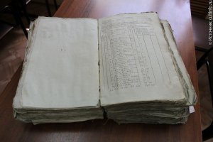 Разворот книги исповедных ведомостей церквей Тотемского уезда Вологодской епархии за 1825 год