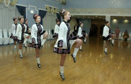 Выступление на светском молодежном балу в ДК Металлургов. Фото из личного архива