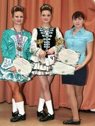 Открытые соревнования по ирландским танцам в Санкт-Петербурге. Декабрь 2013 года. Елена Митина - первая справа. Фото из личного архива