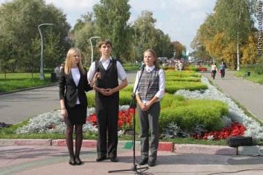 Участники акции открытого чтения «Прочитай Рубцова»