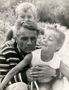 Михаил Сопин с сыновьями. Фото из личного архива