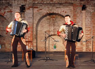 Дуэт баянистов «Мастер-класс»: Руслан Лебедев и Александр Султаншин. «Лето в кремле», 2008 год