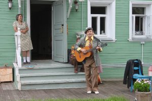 Выступление в центре ремесел «Резной палисад», 2013 год