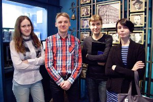 Молодые поэты Мария Суворова, Антон Чёрный, Ната Сучкова, Мария Маркова на совместном вечере в музее-квартире Михаила Зощенко в Санкт-Петербурге. 2014 год. Фото из личного архива