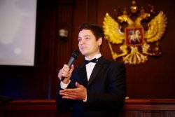 Алексей Светлов - ведущий торжественного мероприятия к Дню социального работника в Министерстве труда и социальной защиты России. Фото из личного архива