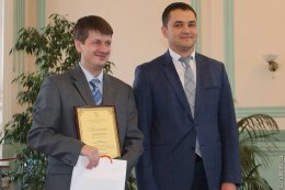 Вологодский архив новейшей политической истории отмечает 75-летие. Директор архива Андрей Тимонин и начальник Департамента культуры и туризма Владимир Осиповский