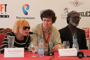 На пресс-конференции членов жюри IV фестиваля VOICES. Справа - Стефан Лаундин и Эрик Эбони. 2013 г.