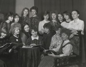 коллектив детской областной библиотеки в 1989 году. Фото из личного архива