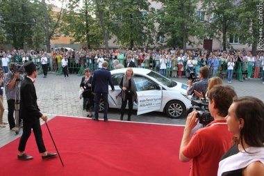 Церемония открытия V Международного фестиваля молодого европейского кино VOICES Церемония открытия V Международного фестиваля молодого европейского кино VOICES: арт-директор Коринна Даниелу и программный директор Роман Дорофеев