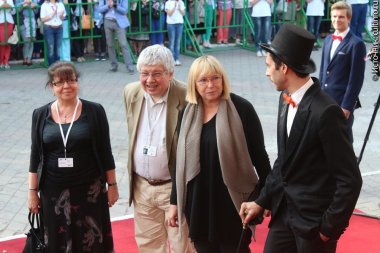 Член жюри V фестиваля VOICES кинокритик Кирилл Разголов и председатель жюри режиссер Светлана Проскурина Член жюри V фестиваля VOICES кинокритик Кирилл Разголов и председатель жюри режиссер Светлана Проскурина