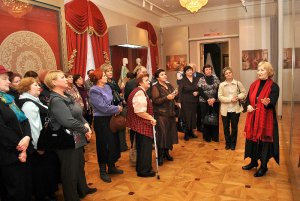 Вологодский Клуб любителей искусства. Экскурсия в Вологодском музее кружева. 13 ноября 2010 года. Фото ВОКГ