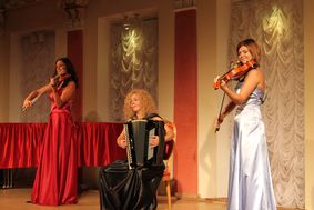 В Вологодской областной филармонии имени состоялся концерт инструментального трио «Леди-Шлягер»