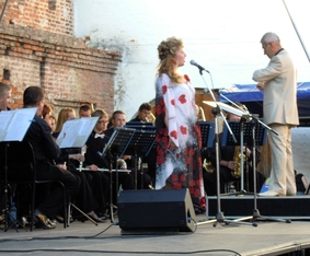 В Консисторском дворике Вологодского кремля состоялся концерт духового оркестра города Вологды
