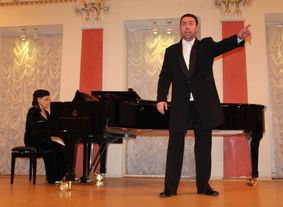В Вологодской областной филармонии выступил солист екатеринбургского оперного театра Гарри Агаджанян