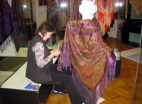 Сотрудники Кирилло-Белозерского музея-заповедника принимали участие в организации выставки «Эта темно-вишневая шаль»