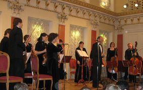 В Вологодской областной филармонии состоялась музыкальная гостиная Наталии Энтелис, посвященная миру балов и маскарадов