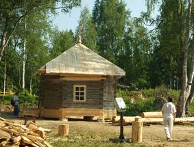 В деревне Цыпино Кирилловского района состоялось освящение  деревянной часовни XIX века