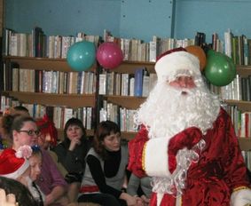 В библиотеке семейного чтения прошел новогодний праздник для детей с ограниченными возможностями