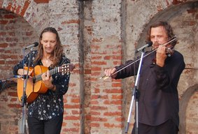 Концерт цыганского трио «Лойко» прошел в Консисторском дворике