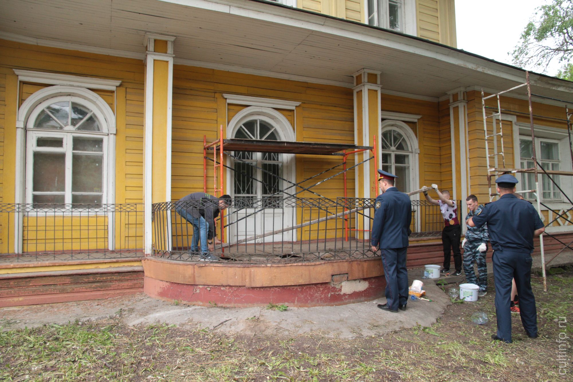 Фасад основного дома Дружинина в Вологде покрасят сотрудники и курсанты ФСИН