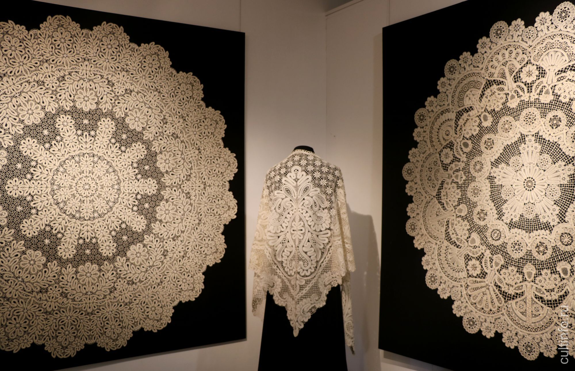 Выставка «Черное и белое» из фондов РОСИЗО открылась в Вологодском кремле