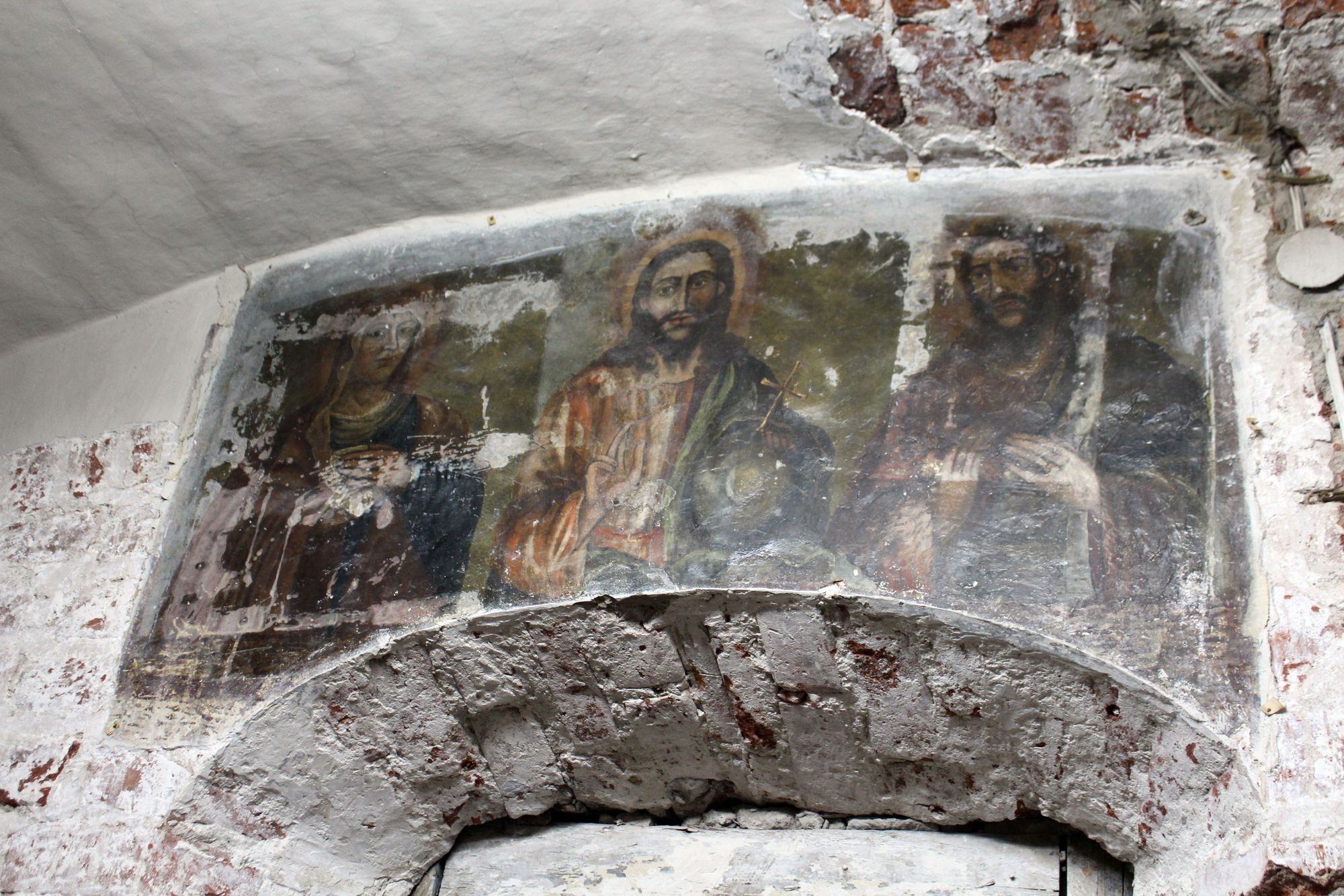 Фрески в Экономском корпусе датируются началом XVIII века и принадлежат кисти вологодского мастера.
