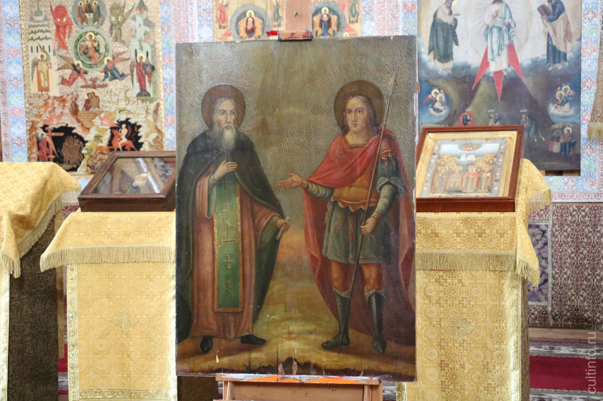 Студенты-реставраторы приступили к практике на иконах Спасо-Прилуцкого монастыря