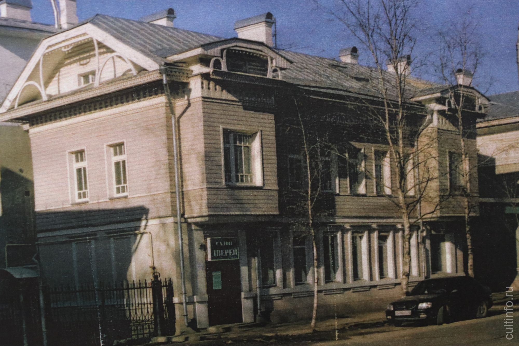 Реконструкция жилых домов по Советскому проспекту, 36. Архитекторы восстановили исторический облик снесенных домов и объединили их в единый комплекс с переходами.