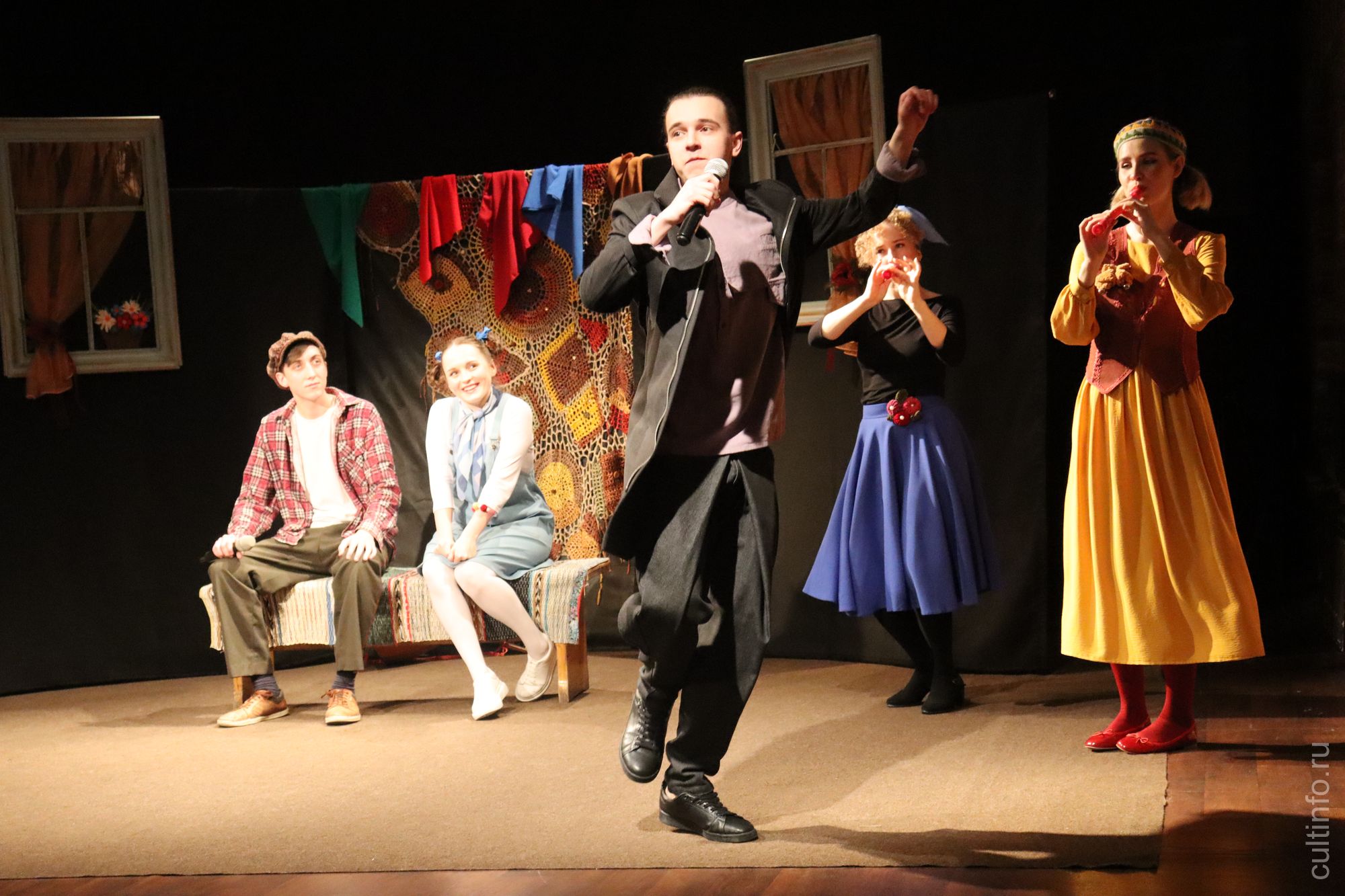 Студенты и выпускники Вологодского колледжа искусств представили водевиль «Однажды в деревне»