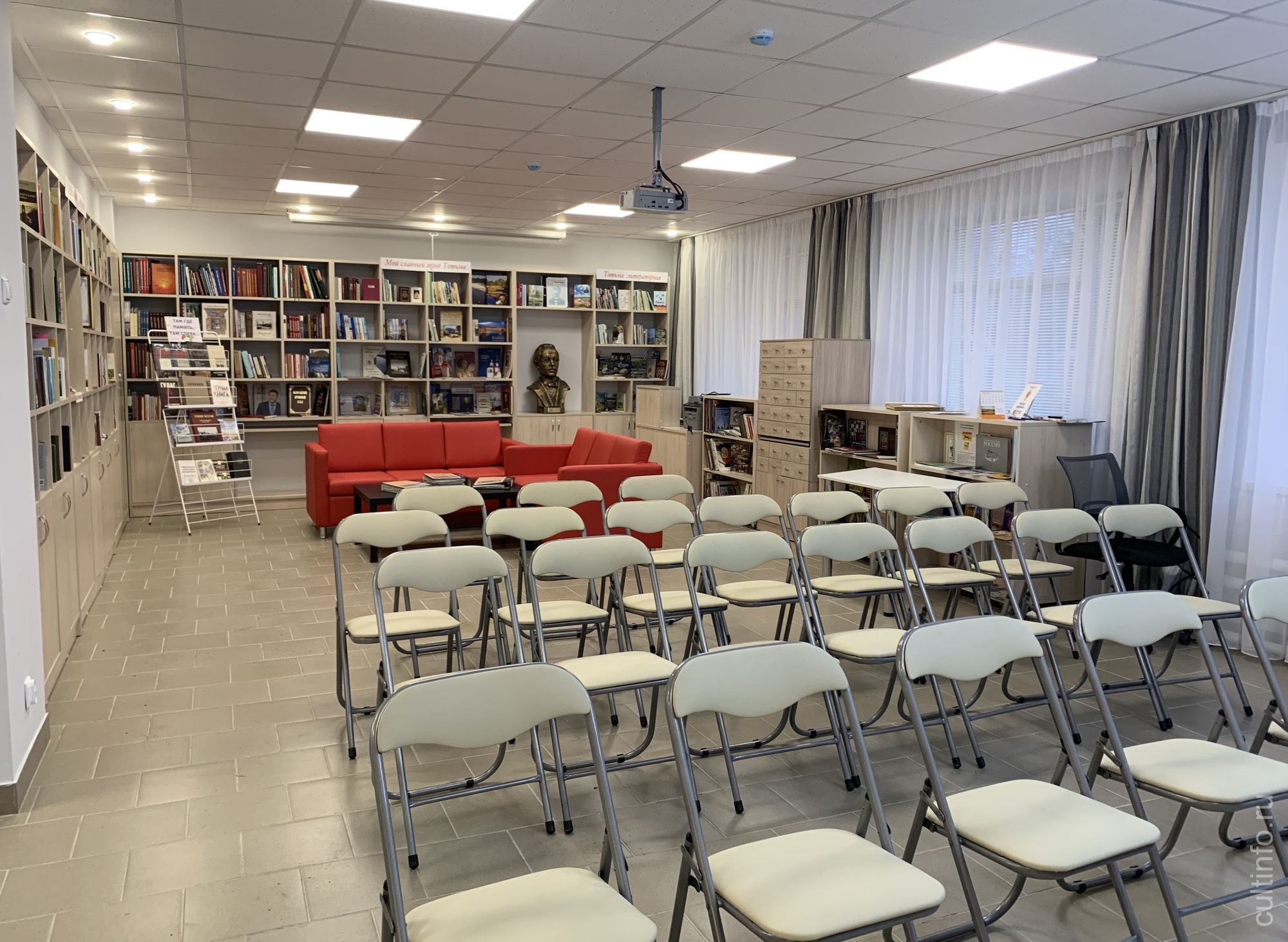 В Тотьме открылась первая в районе модельная библиотека – Центральная районная библиотека им. Николая Рубцова