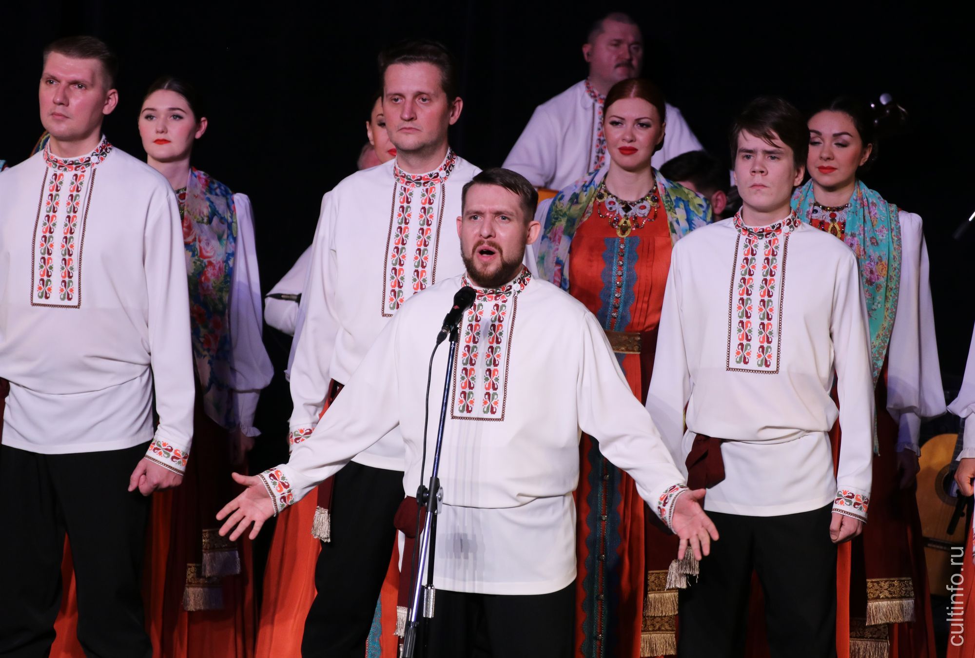Уральский государственный академический русский народный хор представил в Вологде программу «Легенды Урала»