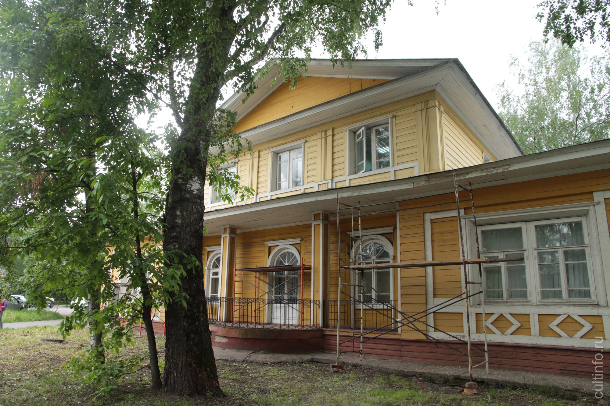 Фасад основного дома Дружинина в Вологде покрасят сотрудники и курсанты ФСИН