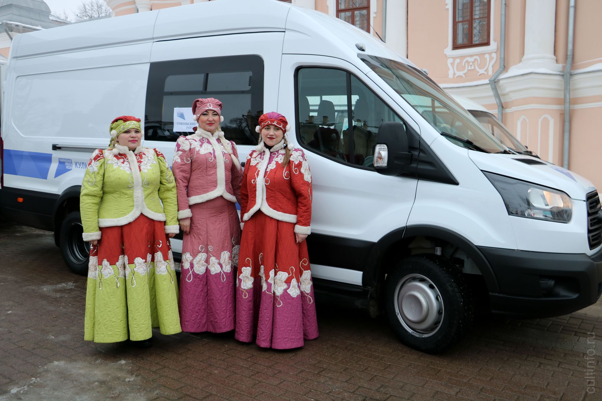 Семь новых передвижных автоклубов отправились в районы Вологодской области