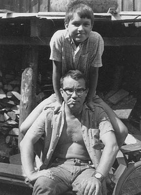 1974 год. Валерий Гаврилин с сыном Андреем летом в городе Опочке Псковской области