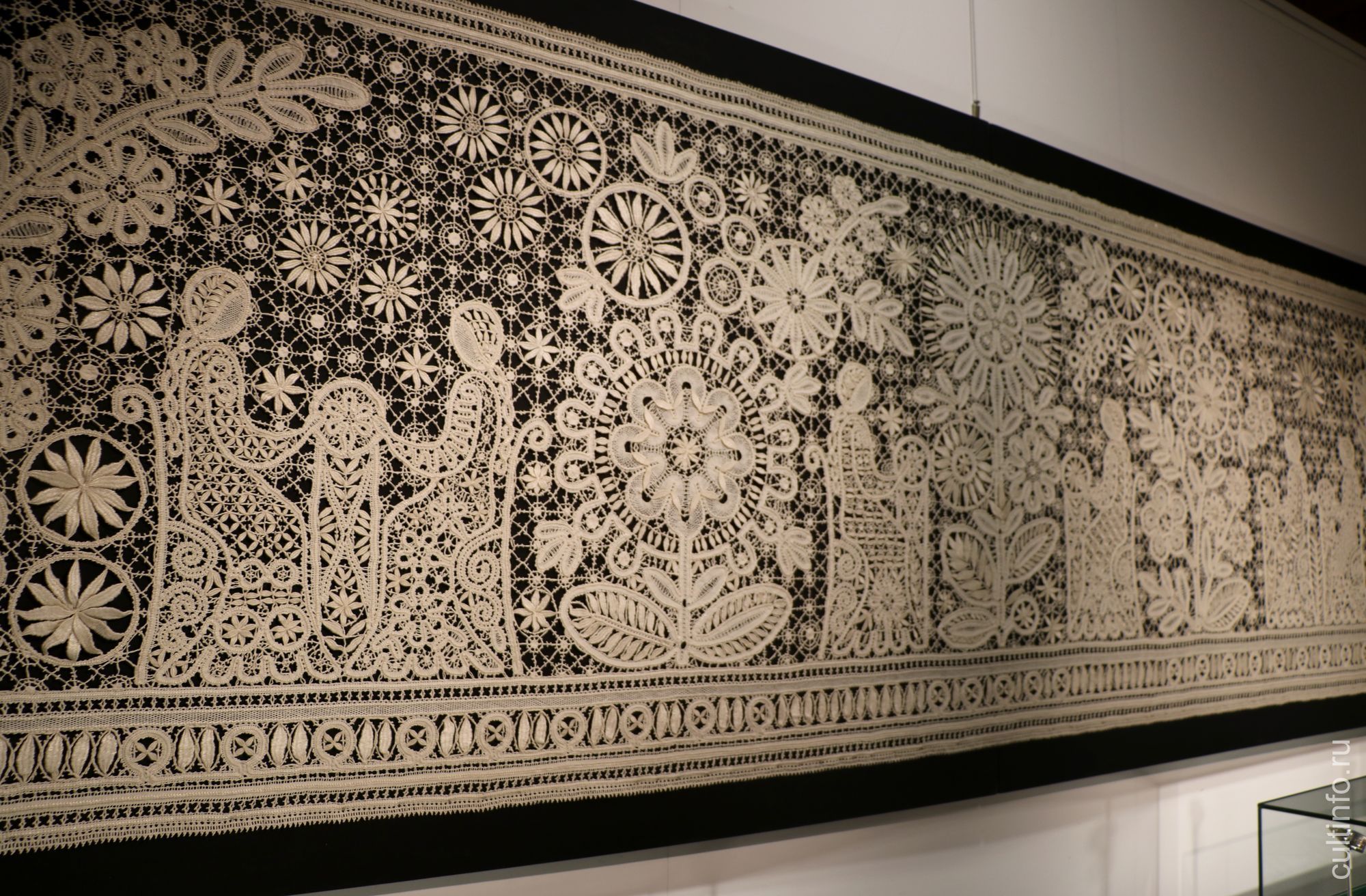 Выставка «Черное и белое» из фондов РОСИЗО открылась в Вологодском кремле
