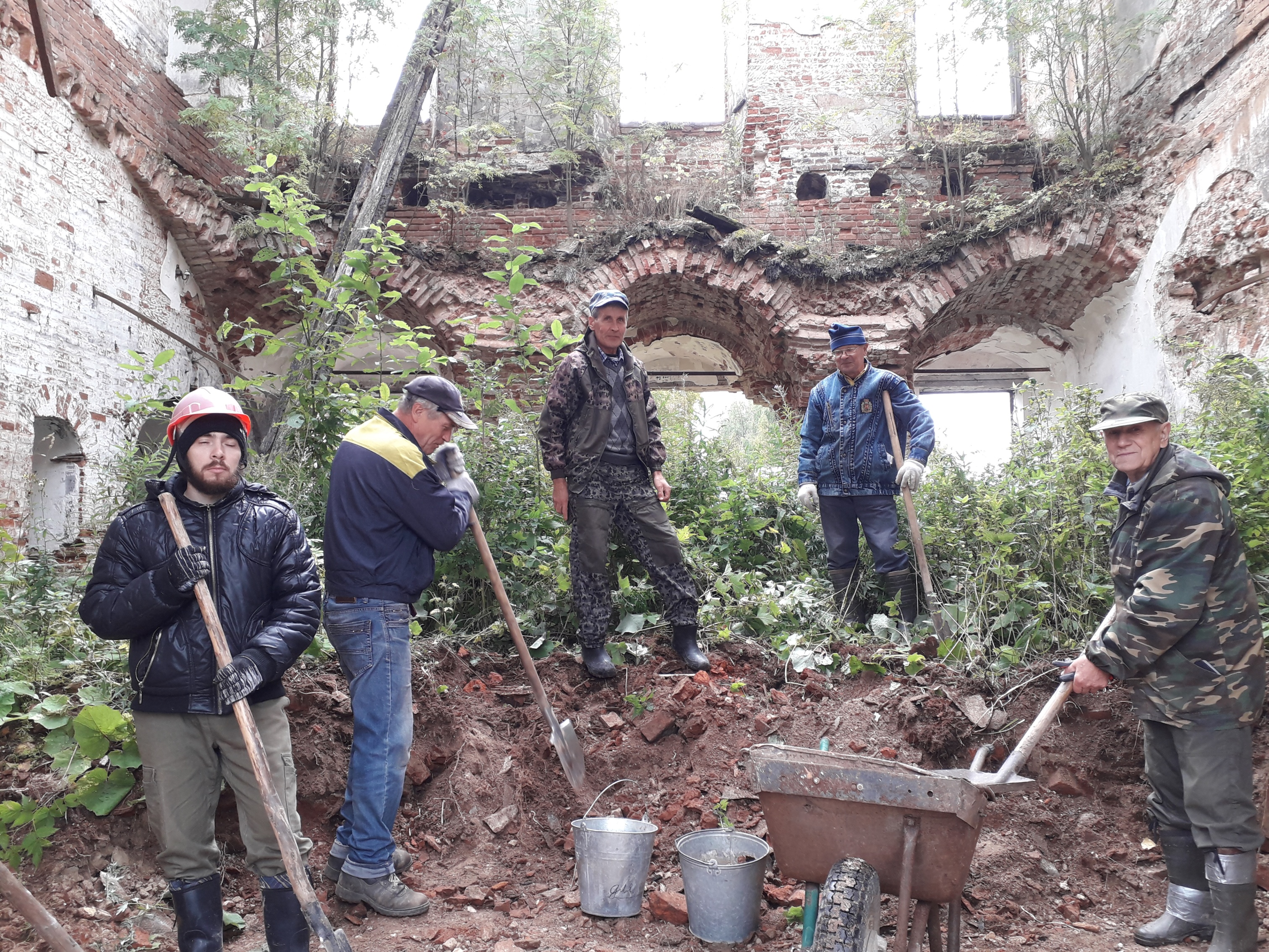 Фото из группы Верхняя Ёнтала. Восстановление Ильинского Храма. Субботник в сентябре 2022 года