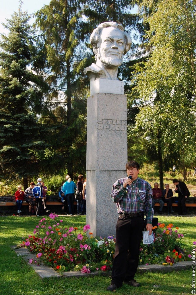 Памятник Сергею Орлову в Белозерске