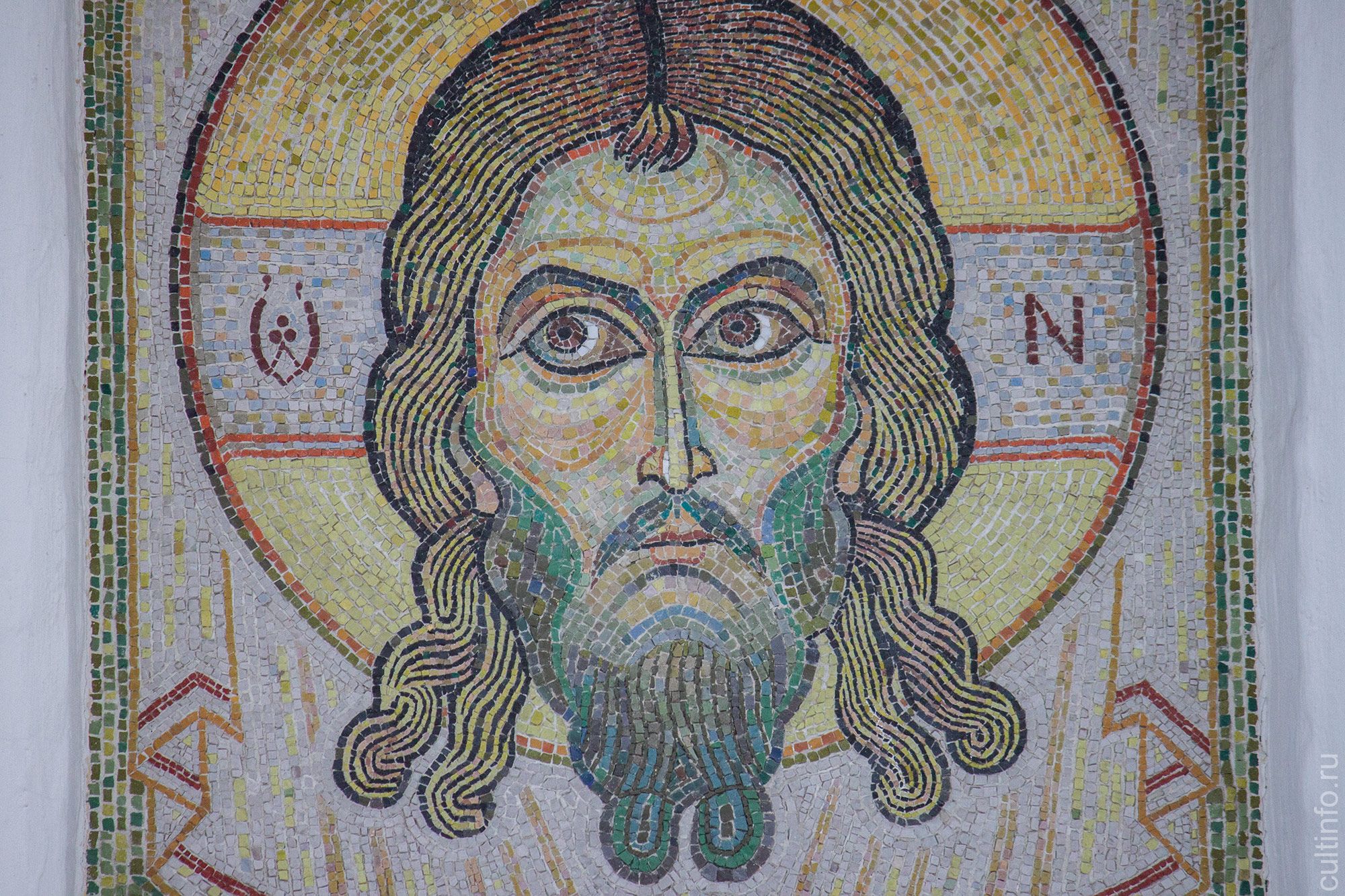 Мозаика Леонида Яблокова на церкви Покрова Пресвятой Богородицы на Козлёне