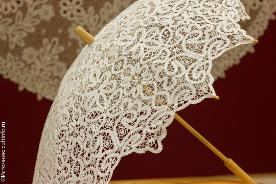 Кружевной зонт студентки Губернаторского колледжа – в числе победителей выставки «Ладья. Зимняя сказка»