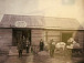 У здания торговли устьянской маслодельной артели. Фото начала ХХ века. Из фондов Вологодского музея-заповедника