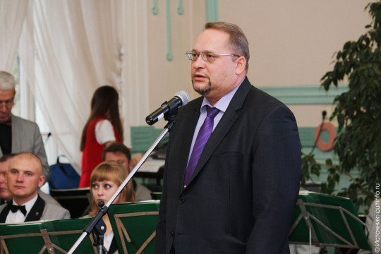 Заместитель губернатора области Олег Васильев поздравляет с Общероссийским днем библиотек
