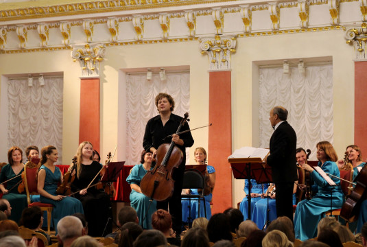 Виолончелист Фёдор Амосов выступил с Камерным оркестром Вологодской филармонии