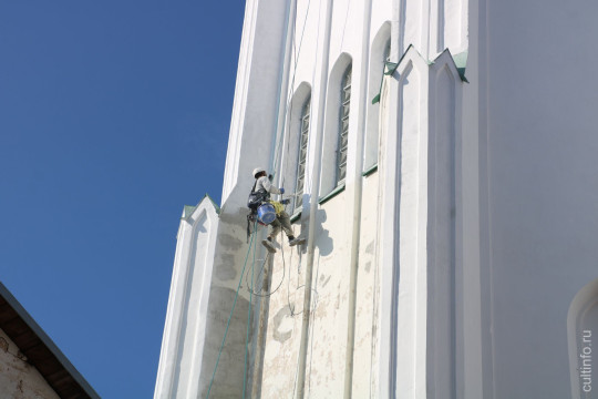 Наружные ремонтно-реставрационные работы на колокольне Софийского собора подходят к завершению