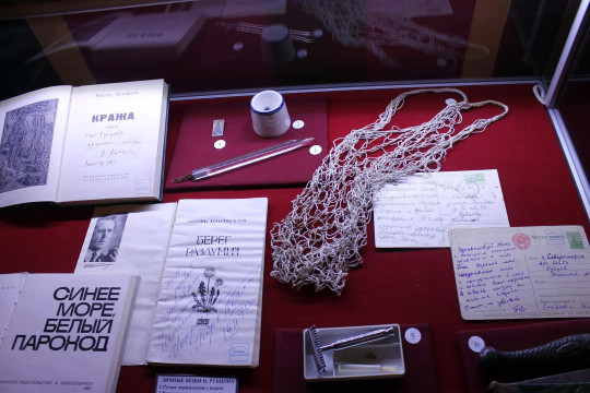 К 80-летию Николая Рубцова в Тотьме открылась выставка личных вещей, документов и рукописей поэта